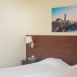 فندق Avenida 3*