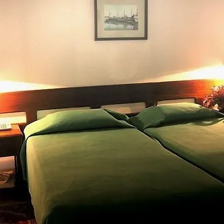 Avenida מלון 3*